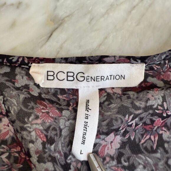 BCBGeneration sheer floral v-neck blouse black ribbon ties bell sleeves size L - Picture 5 of 7